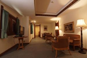 Kresna Hotel電視和／或娛樂中心