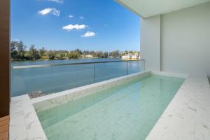 Bazén v ubytování Laguna Angsana Apartments Lake View nebo v jeho okolí