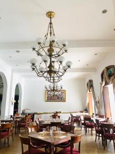 Kresna Hotel餐廳或用餐的地方