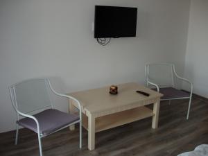 A television and/or entertainment centre at Vilka Relax