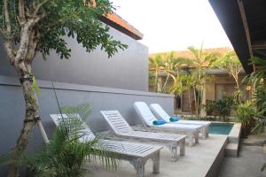 Бассейн в Sadana Bali Guesthouse или поблизости