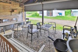 網走市にあるCottage Abashiriのパティオ(椅子、テーブル付) +37枚の写真