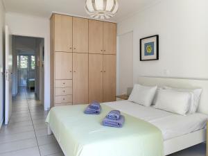 Posteľ alebo postele v izbe v ubytovaní KYMA Apartments - Athens Acropolis 13