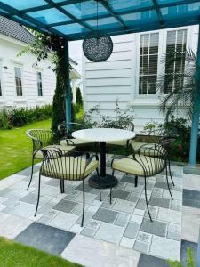 Vườn quanh Vườn Vua Resort & Spa - Biệt Thự Khoáng Nóng 2 ngủ, ăn sáng và ăn tối
