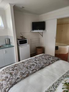 Ein Bett oder Betten in einem Zimmer der Unterkunft Ferns Miners Rest