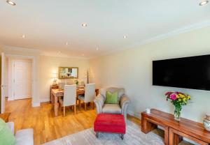 a living room with a television and a dining room at Inglewood Apartment, Ingleton, Yorkshire Dales National Park, Famous Three Peaks, Near The Lake District, Pets Are Welcome in Ingleton 