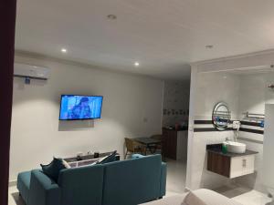 Una cocina o zona de cocina en Happy stay villa