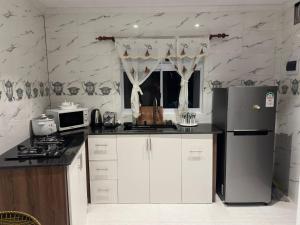 Una cocina o zona de cocina en Happy stay villa