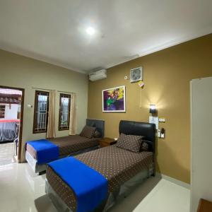 a room with two beds and a couch at Kedyla Homestay Syariah in Ngabean +20 photos