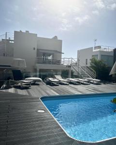 Bazén v ubytování Villa Collection Madroñal - Heated Pool BBQ XBox nebo v jeho okolí
