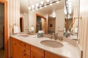 Ένα μπάνιο στο Strawberry Park #603 condo