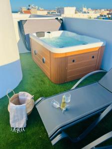 a jacuzzi tub in a room with green grass at Golden Suite Plaza in Corralejo