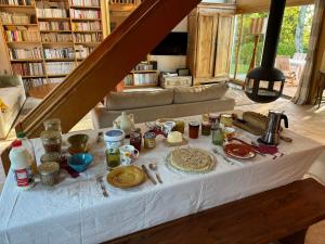 a table with food on it in a living room at Nid douillet Les Mouettes in Fouesnant +15 photos