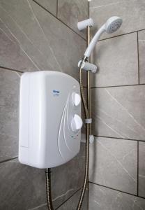 Et badeværelse på Ground Floor - Balmoral Stays - Free Wifi