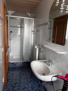 Koupelna v ubytování Haus Strieder