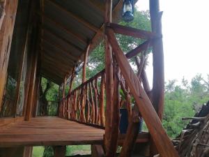 Rõdu või terrass majutusasutuses Sigiriya Rock View Tree house