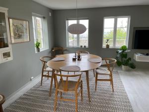 a dining room with a wooden table and chairs at Nydelig fritidsbolig med sjøutsikt in Arendal