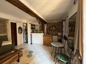 a living room with a couch and a table at Chez kay in Roquebrune-sur-Argens