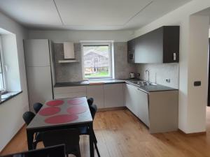 a small kitchen with a table and a dining room at appartamento PANORAMA in Pozza di Fassa
