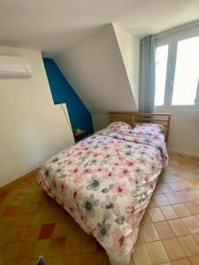 Postel nebo postele na pokoji v ubytování Logement entier - Vieux Tours - Centre - 3 chambres