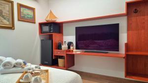 TV a/nebo společenská místnost v ubytování B&B Il Pittore del Mare