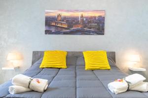 a bedroom with a bed with yellow pillows at URBAN House in Rivoli