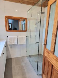 Koupelna v ubytování Queen Room with Balcony - Kookaburra Retreat Homestay + 60 fotografií