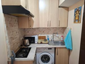Dapur atau dapur kecil di Hasmik Apartment