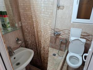 Bilik mandi di Hasmik Apartment +17 gambar