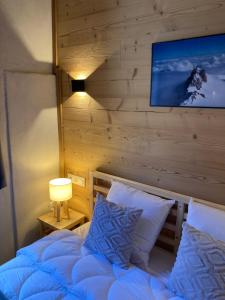 Ένα ή περισσότερα κρεβάτια σε δωμάτιο στο Chalet MELBA Le Clos des Ours