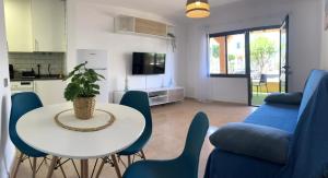 Η κουζίνα ή μικρή κουζίνα στο Apartamentos GALA +22 φωτογραφίες