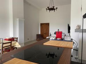 a living room with a table and a dining room at Belavista in Scurzolengo