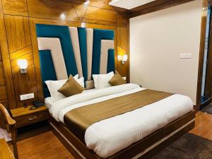 Postel nebo postele na pokoji v ubytování Hotel Vishranti