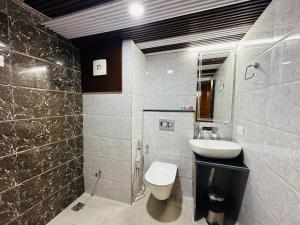 Koupelna v ubytování Hotel Vishranti