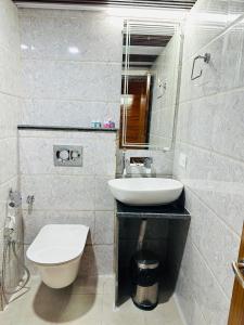 Koupelna v ubytování Hotel Vishranti