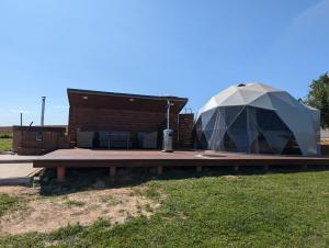 Budova, kde se the luxury tent nachází