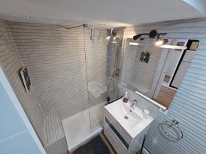 Łazienka w obiekcie Paraty de SteraM flats Torremolinos