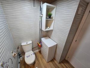 Łazienka w obiekcie Paraty de SteraM flats Torremolinos