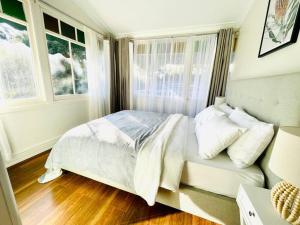 Ein Bett oder Betten in einem Zimmer der Unterkunft SPR house Chatswood - 3 bedrooms -2