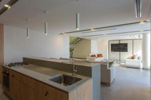 Μια τηλεόραση ή/και κέντρο ψυχαγωγίας στο AK Luxury By Seahorse +3 φωτογραφίες