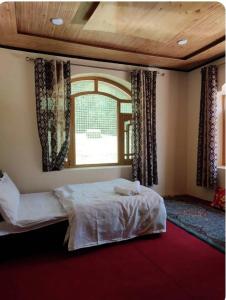 Ένα ή περισσότερα κρεβάτια σε δωμάτιο στο Tspn GUEST HoUsE