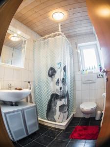 a bathroom with a shower curtain and a sink at Romantische Ferienwohnung in Wüstenrot