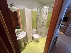 a small bathroom with a toilet and a sink at Piso 3 Dormitorios in La Roda