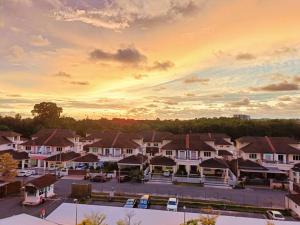 Solopgangen eller solnedgangen set fra lejligheden