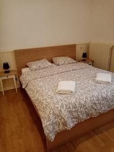 Posteľ alebo postele v izbe v ubytovaní Bel appartement à Bastide St Louis