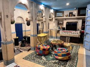 Aura B&B - The Haveli Homestay的厨房或小厨房