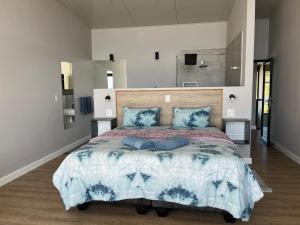 Postel nebo postele na pokoji v ubytování Die Uitzicht Guesthouse - Knysna