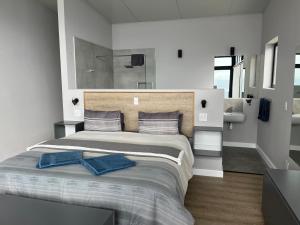 Postel nebo postele na pokoji v ubytování Die Uitzicht Guesthouse - Knysna