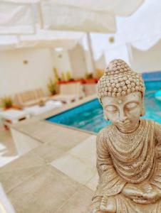 Bazén v ubytování Villa Yandre Garden House - Ayamonte nebo v jeho okolí