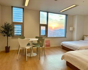 Katil atau katil-katil dalam bilik di "GRAND OPENED" Maxtyle Guesthouse Dongdaemun